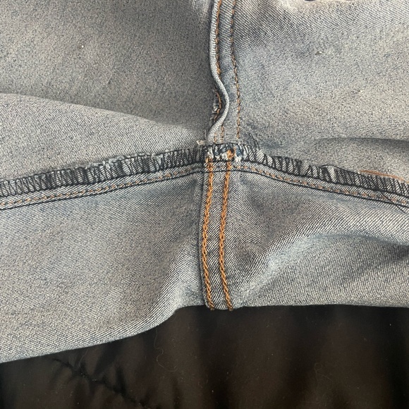 Medium wash stretch straight leg blue jeans embellished with faux peals - Picture 5 of 8